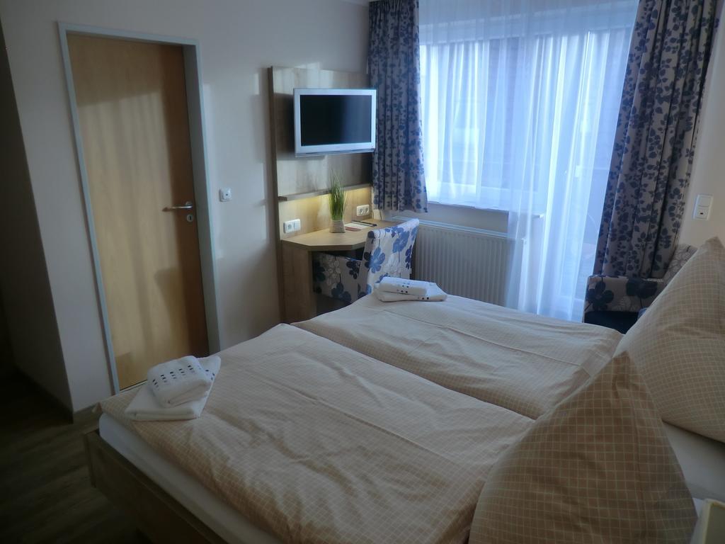 Hotel Pension Am Hafen Norddeich  Exterior foto